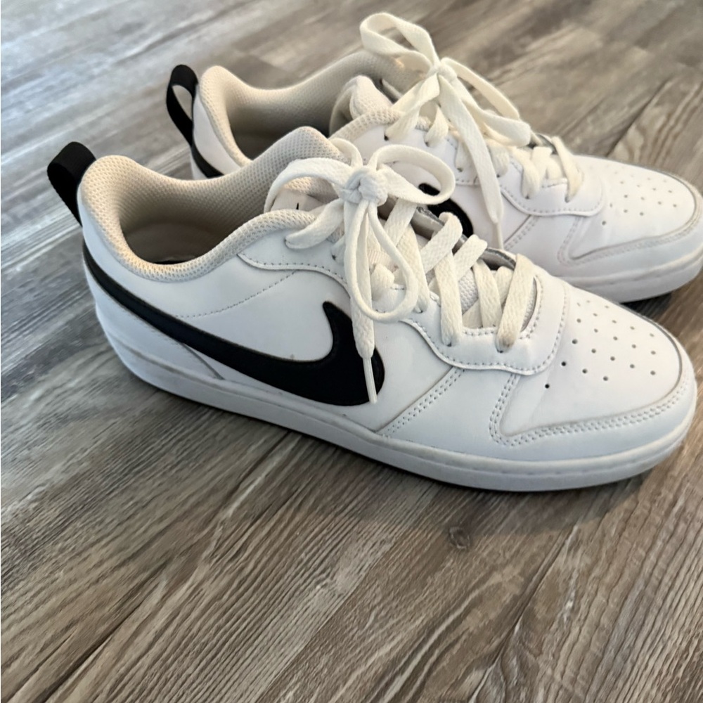 Nike White and Black Sneakers